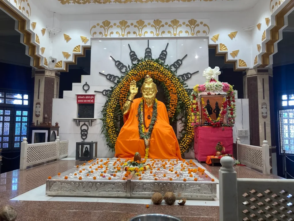 श्री राष्ट्रसंत सद्गुरू जनार्दन स्वामी (मौनगिरी) महाराज समाधी मंदिर कोपरगांव (2)